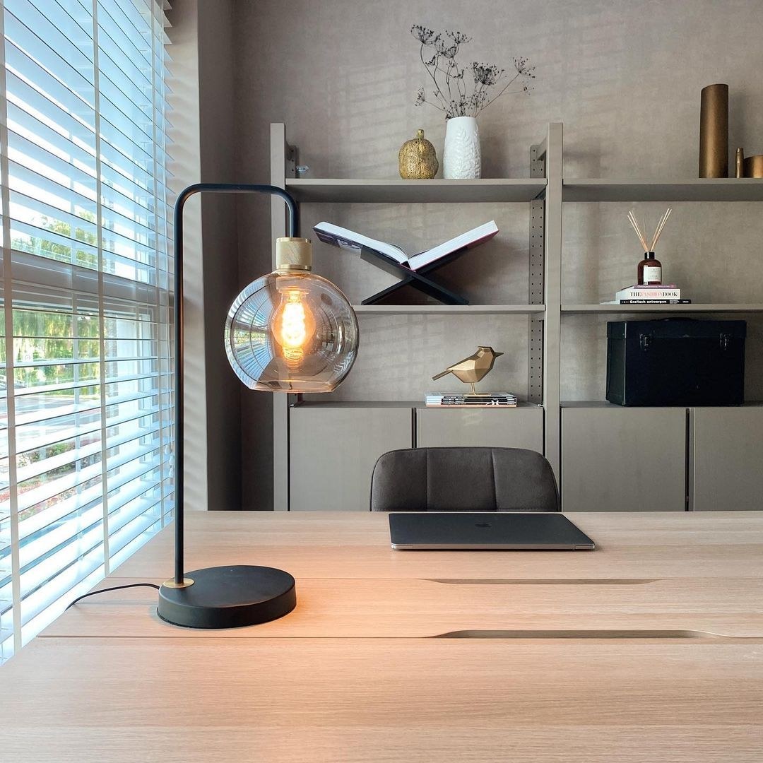 keuken met hout, marmer, gietvloer, wonen in de regio