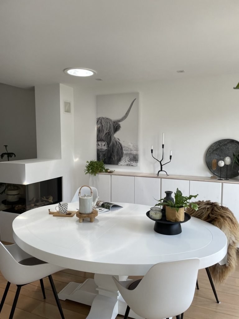 Ronde eettafel, eetkamer, eettafel rond, Wonen in de Regio 