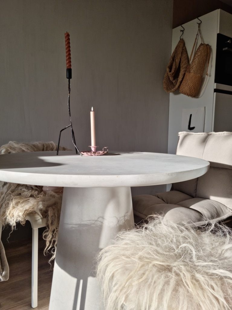 Ronde eettafel, eetkamer, eettafel rond, Wonen in de Regio  