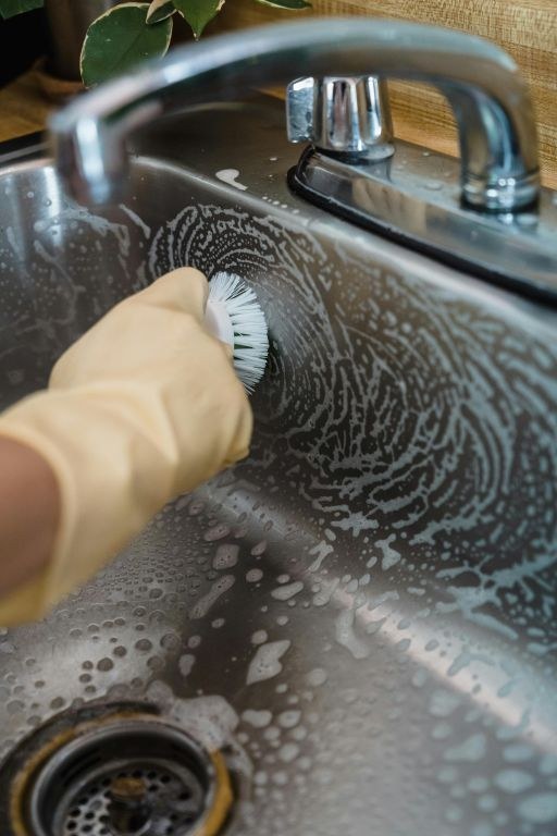 Keuken schoonmaken, bakplaat schoonmaken, schoonmaaktips, Wonen in de Regio