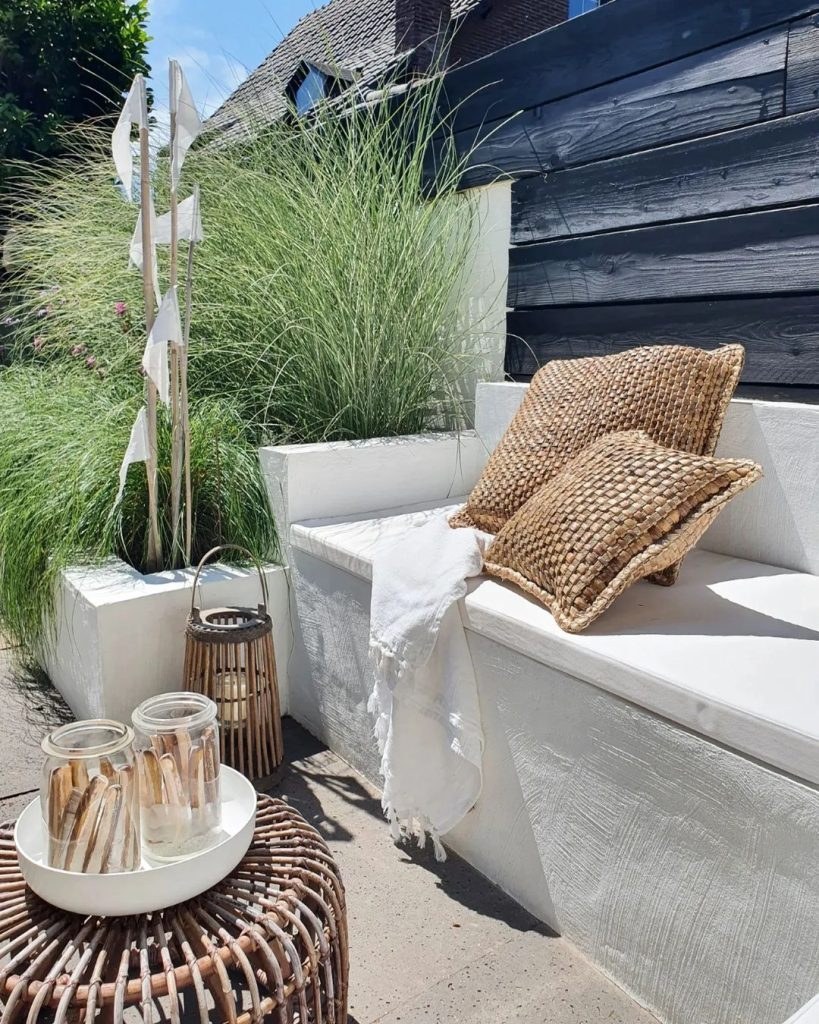 leine tuin inspiratie met overkapping, slimme indeling, stadstuin, onderhoudsvriendelijke gezinstuin, Wonen in de Regio