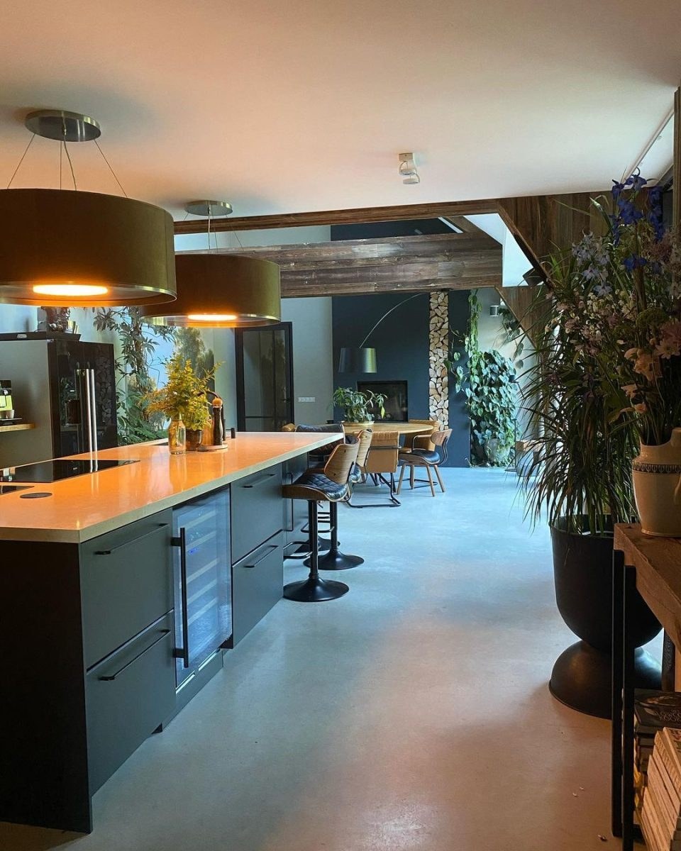 Wonen in de Regio Donkere woonkamer inspiratie: betover je ruimte met stijl